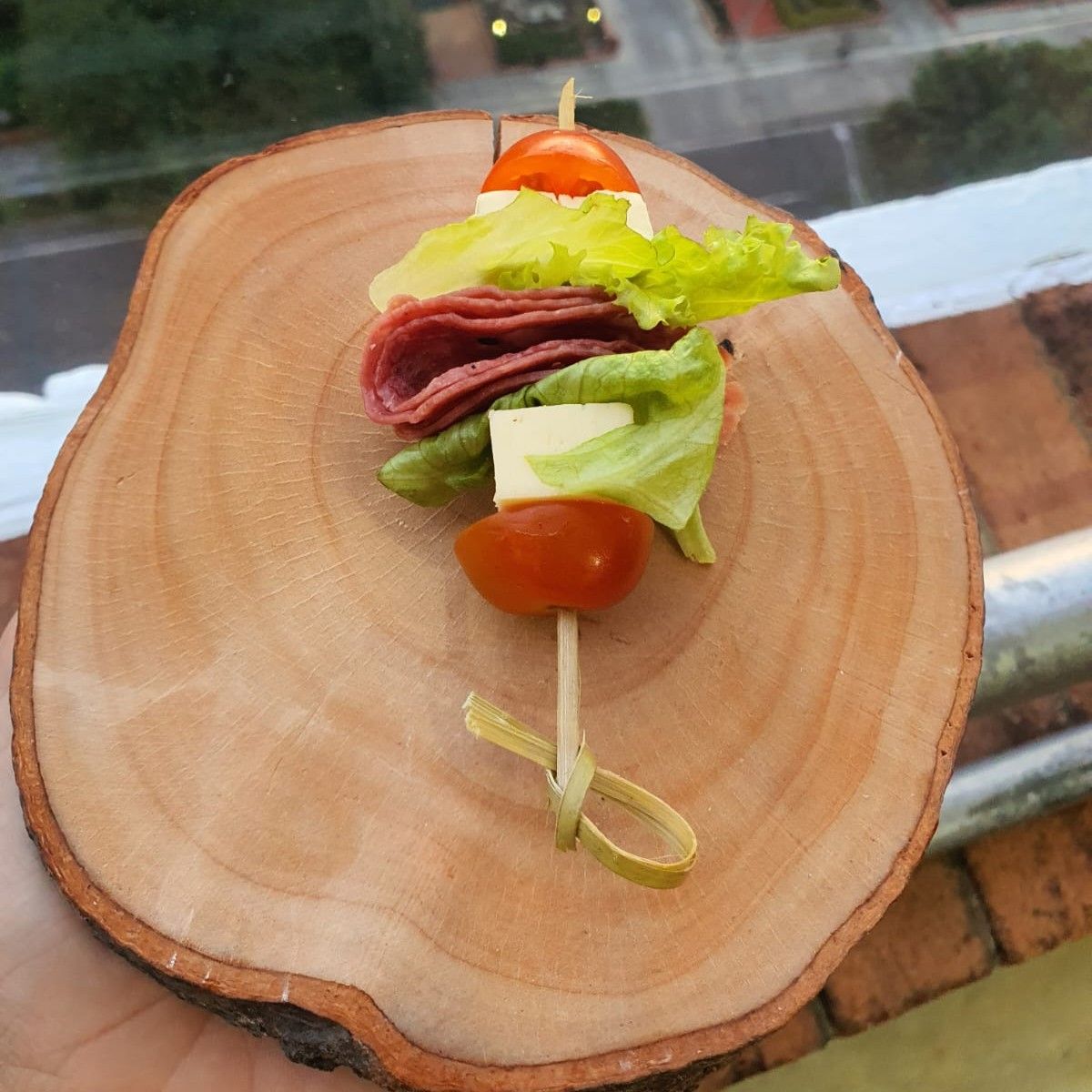 Mini pincho flor de salami