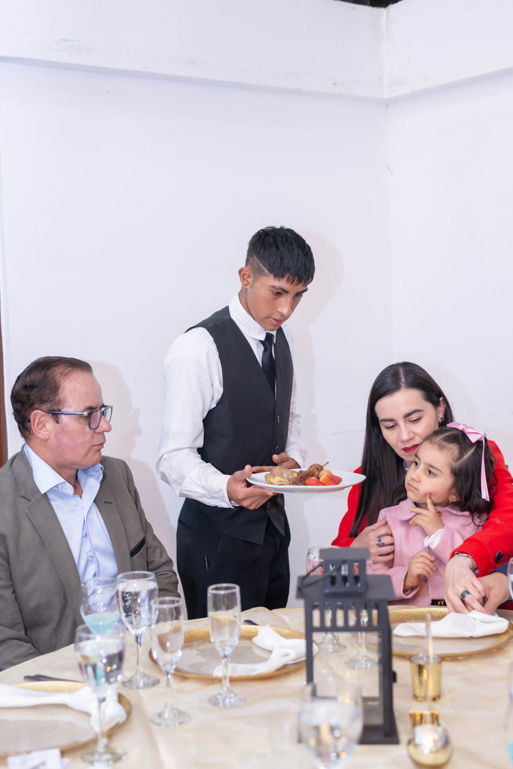 Almuerzos y Cenas - Con Servicio - Imagen 3