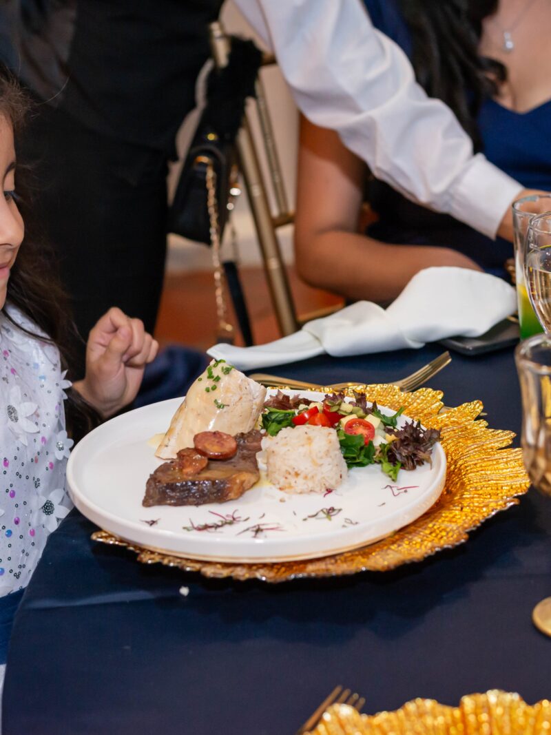 Almuerzos y Cenas - Con Servicio