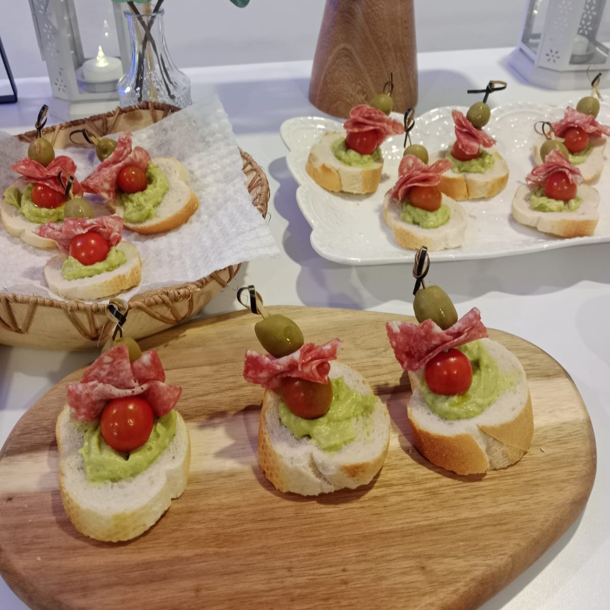 Montadito de Aguacate y salami