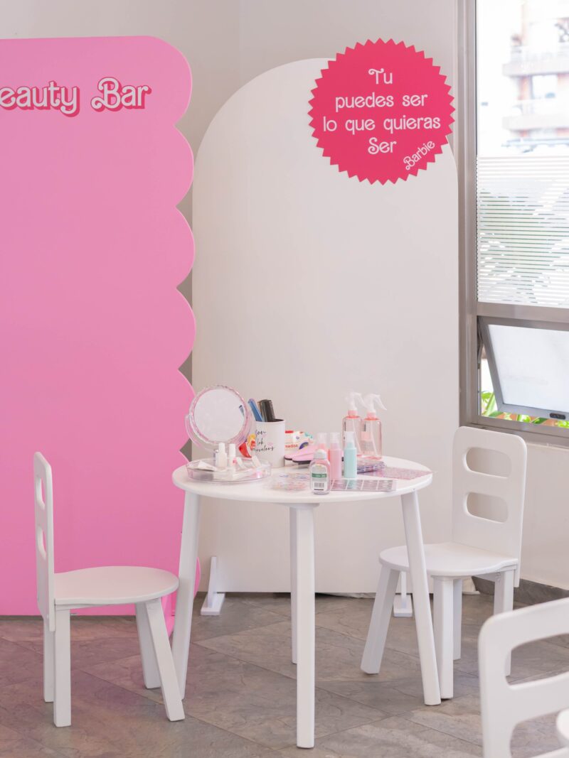 Mesa Infantil + 2 sillas