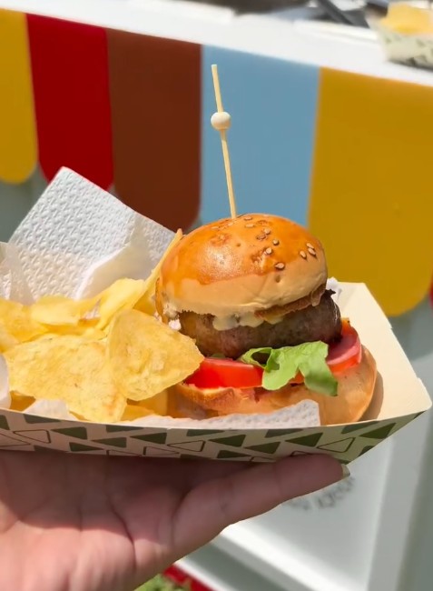 Estación de Mini Hamburguesas con Papas Chips