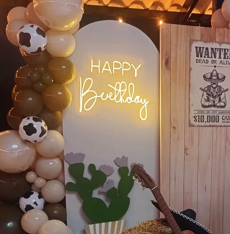 Aviso Happy Birthday Neón