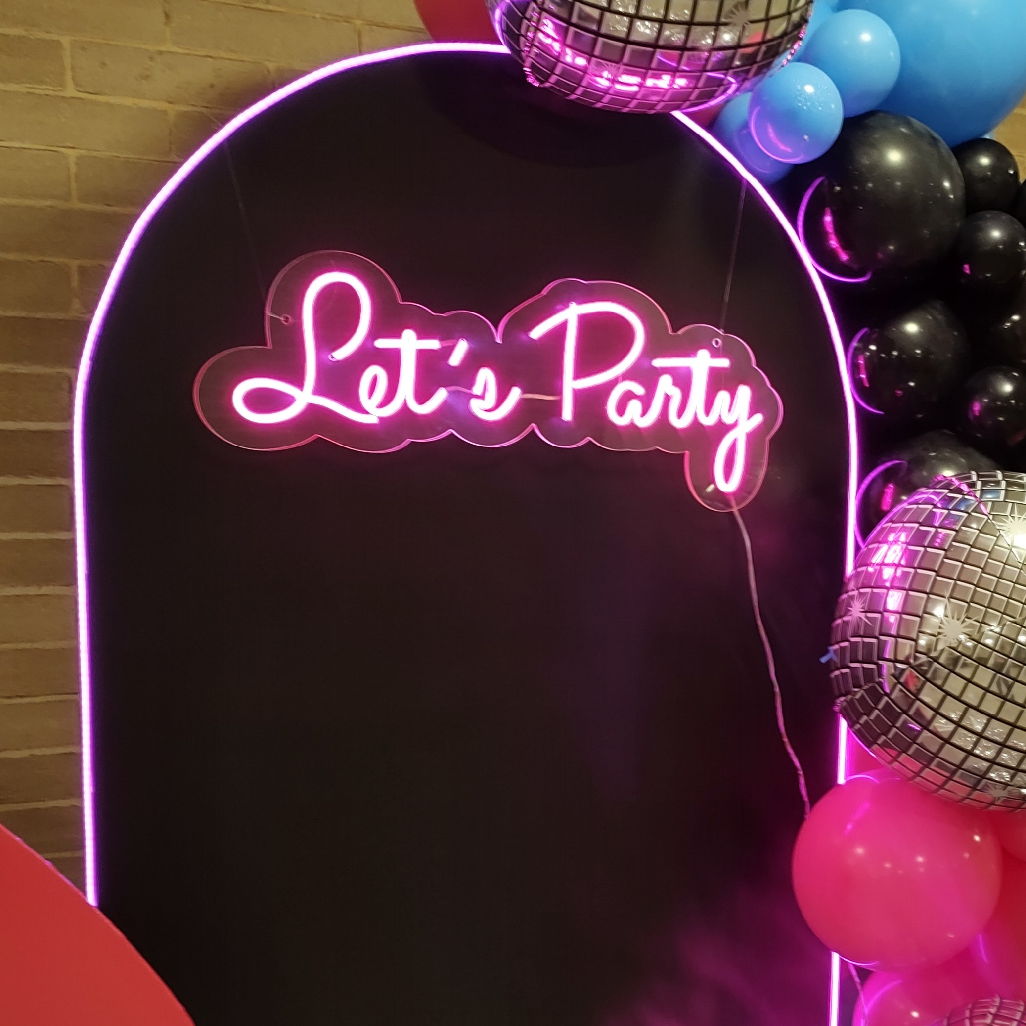 Aviso Lets Party Neón
