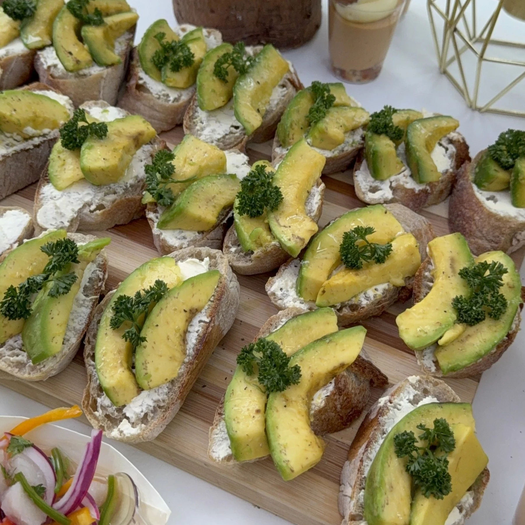 Canapé de aguacate y queso crema - La Vittoria Celebraciones