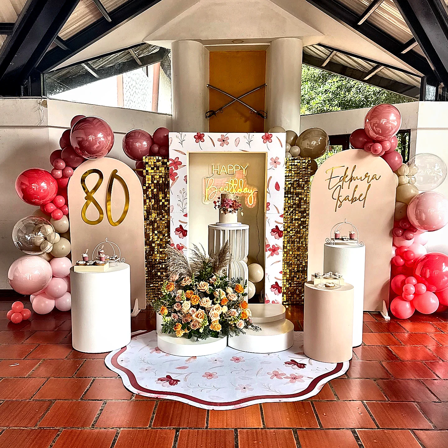 Complementa tu evento | La Vittoria Celebraciones Montaje integral con ambientación, flores y repostería de La Vittoria Celebraciones.