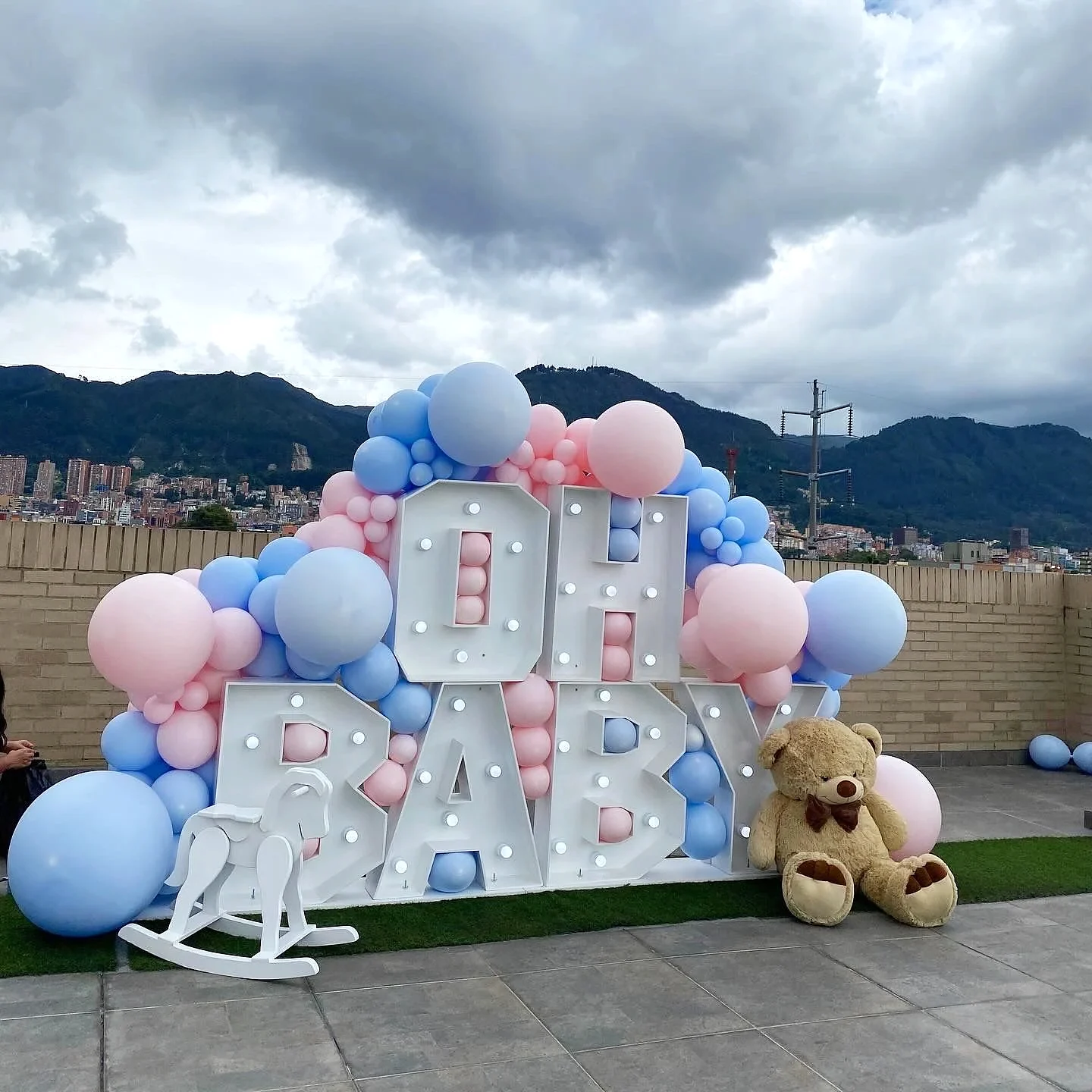 Letras OH BABY con luces 100 cm - La Vittoria Celebraciones