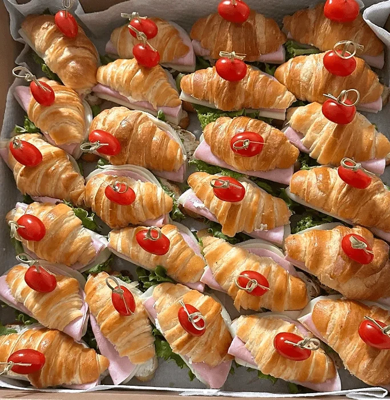 Mini Sándwich de Croissant - La Vittoria Celebraciones